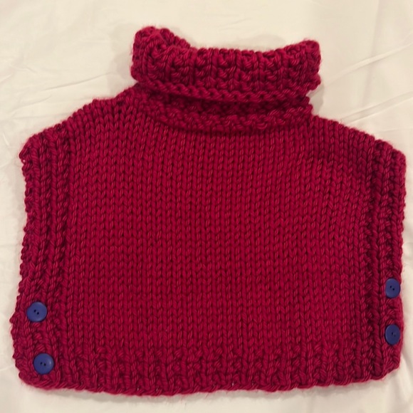 Boutique Knot Sweater-Fuschia with Cute Blue Buttons!🥰 Brand New! - Picture 1 of 3